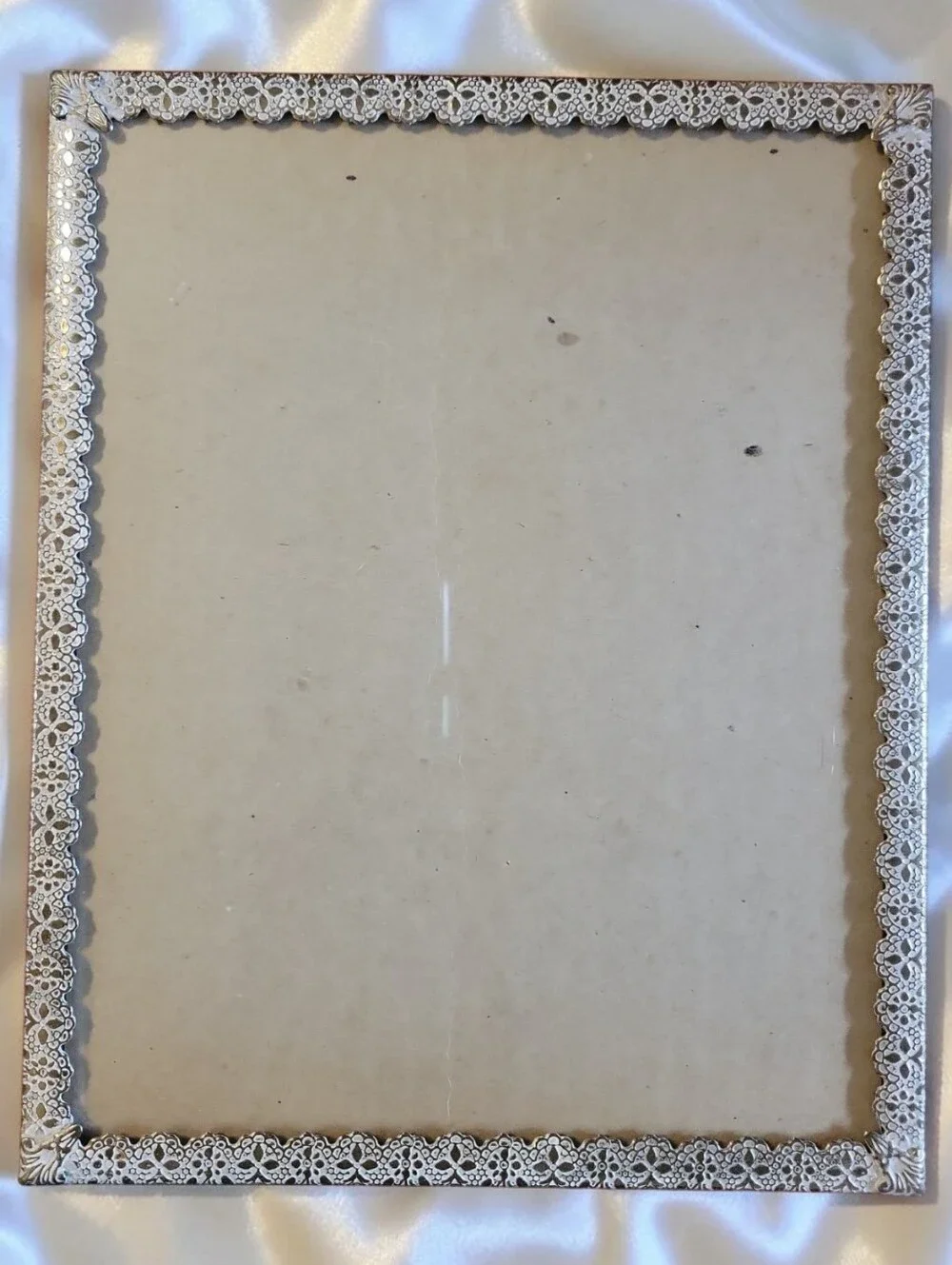 Vtg Metal Picture Photo Frame Glass Brass Circular Hanger 8